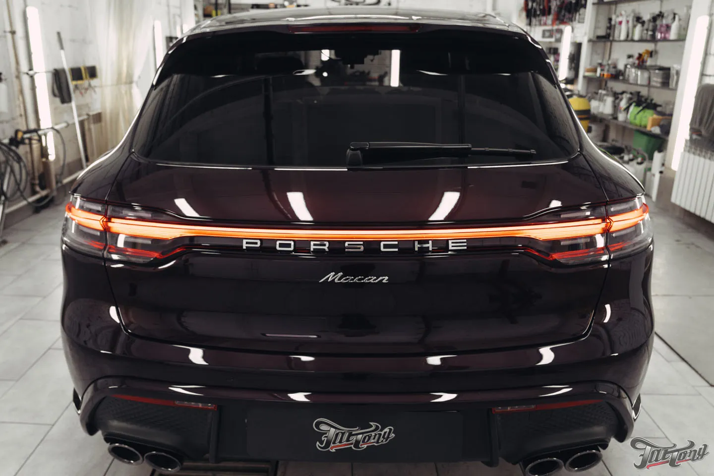 Полировка кузова и покрытие керамикой, уборка салона Porsche Macan